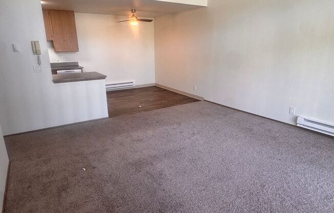 2 beds, 1 bath, 960 sqft, $2,300, Unit 402
