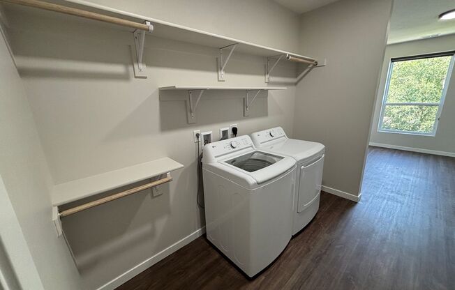 2 beds, 2 baths, 915 sqft, $1,495, Unit 204 - B957