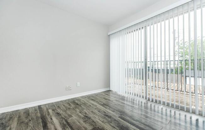 1 bed, 1 bath, 837 sqft, $1,129