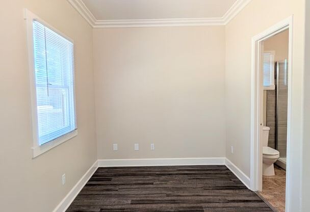 GREAT DOWNTOWN LOCATION!! GATED PARKING!