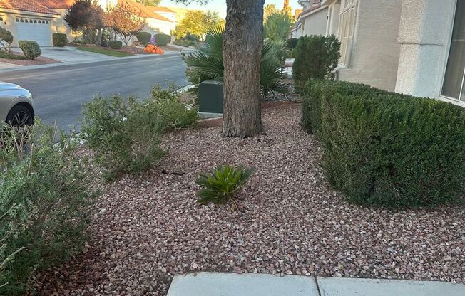 Beautiful 4 Bedroom Home on the Golf Course in Guard-Gated Community!