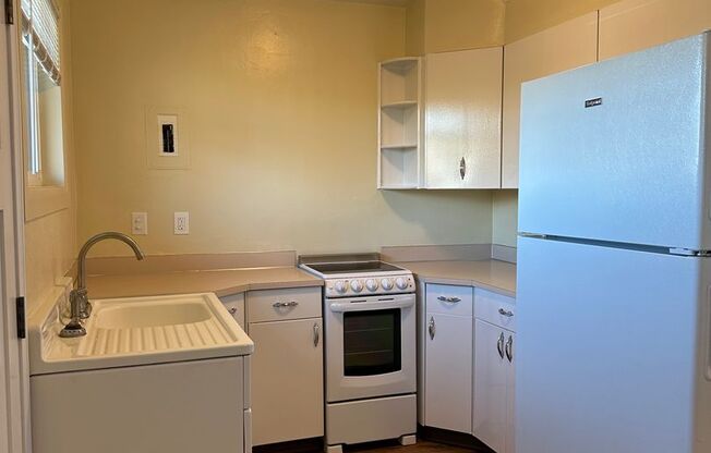 2 beds, 1 bath, $1,275, Unit #5