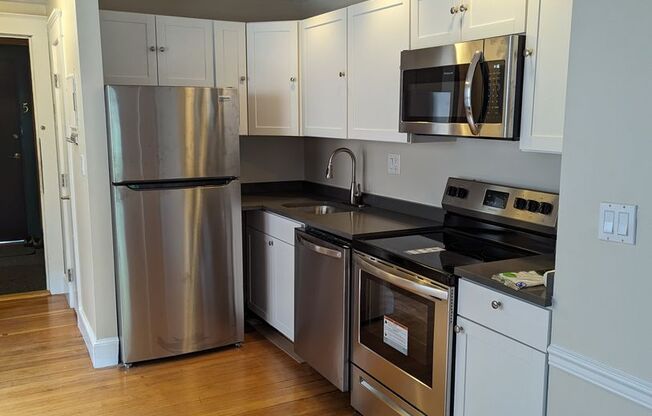 September 1 Brighton Cleveland Circle 2 bedroom for 9/1!