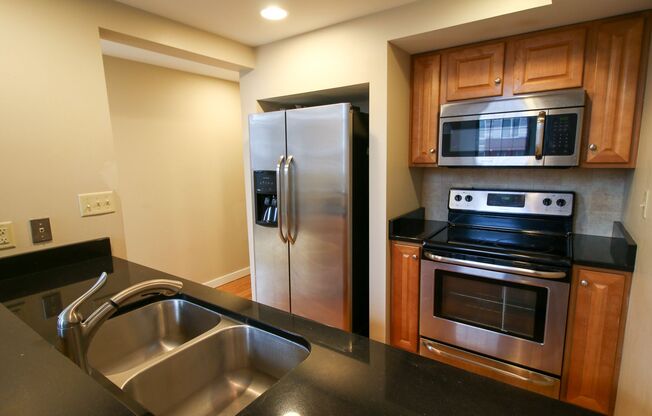 2 beds, 2 baths, 2,000 sqft, $1,975, Unit Unit 206