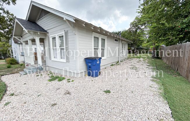 2 beds, 1 bath, $1,600