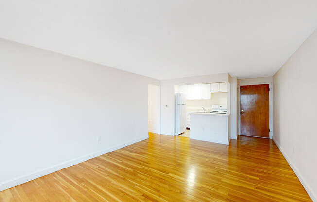 2 beds, 1 bath, 700 sqft, $2,300, Unit 23