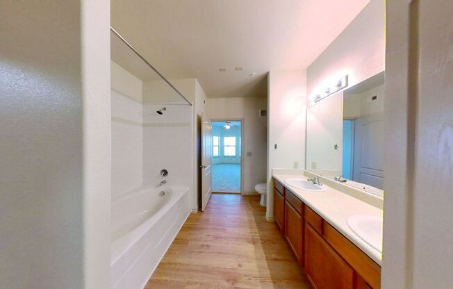 1 bed, 1 bath, 740 sqft, $1,039