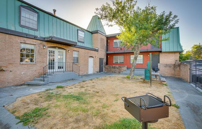 2 beds, 1 bath, 750 sqft, $875, Unit K713 - 307 - 205