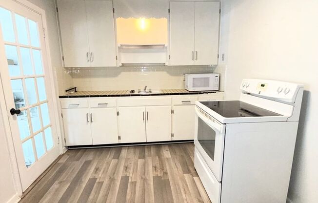 1016 Alba Drive 2/1, Half Duplex