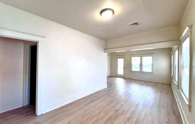 3 beds, 1 bath, $1,500, Unit UNIT # 2