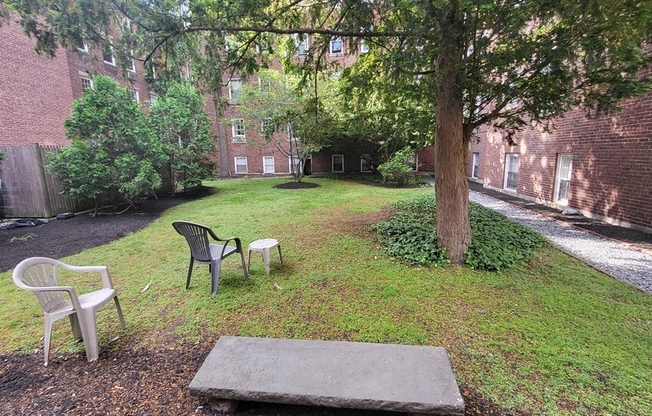 2 beds, 1 bath, 916 sqft, $4,000, Unit 27