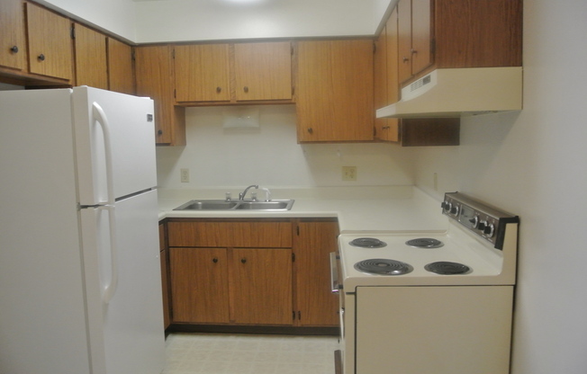 2 beds, 1 bath, $745, Unit 8