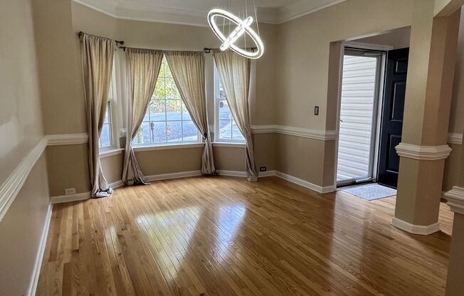 Huge 5 Bed Home with Basement in North Charlotte