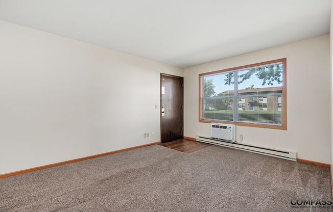 2 beds, 1 bath, 660 sqft, $995, Unit 30