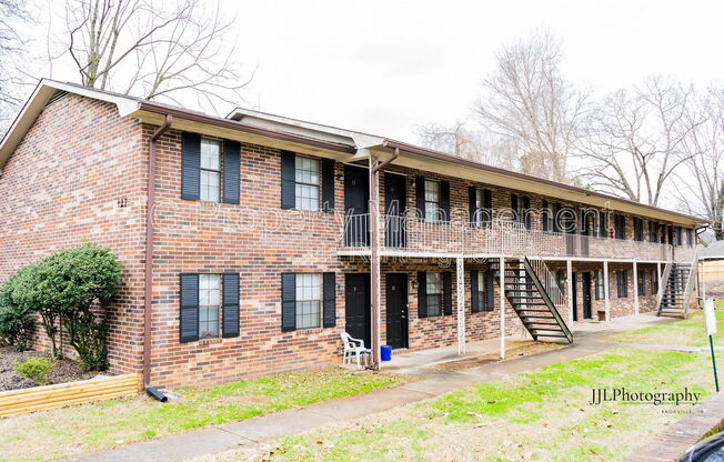 127 HILLCREST DR