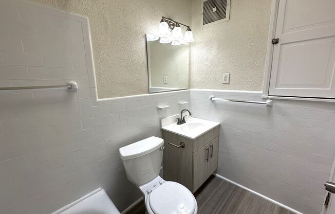 Studio, 1 bath, 450 sqft, $958, Unit Apt 307