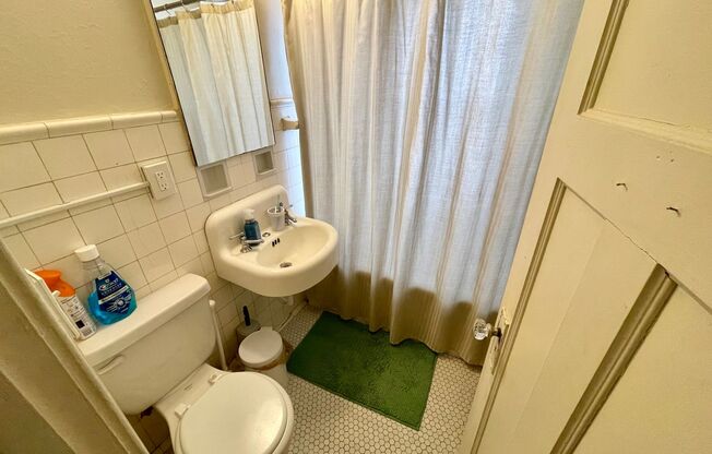 1 bed, 1 bath, $995, Unit 107