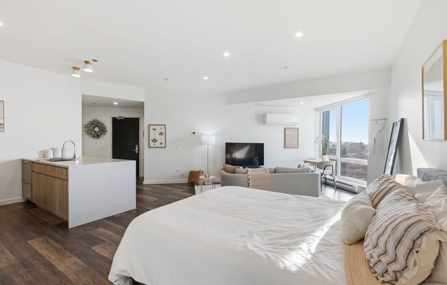 Studio, 1 bath, 681 sqft, $2,395, Unit 612