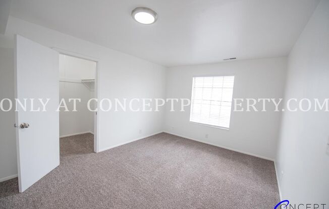 2 beds, 1 bath, 920 sqft, $1,249, Unit 32