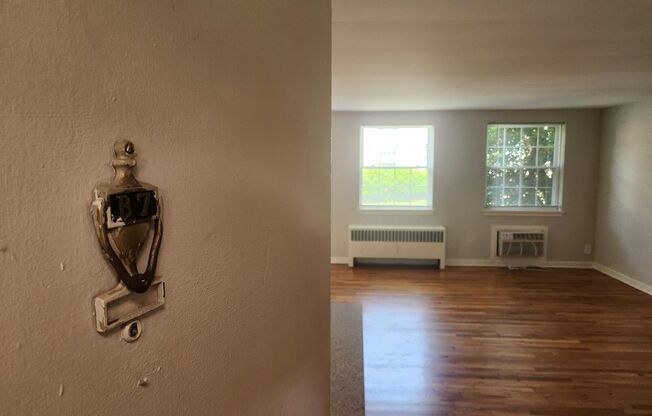 2 beds, 1 bath, 897 sqft, $2,135, Unit B-07
