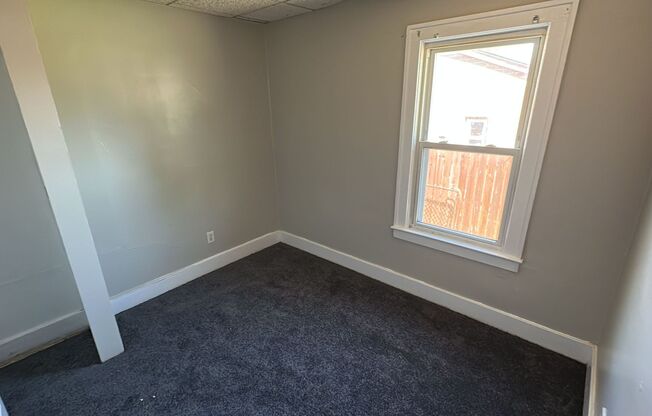 Cut 3 bedroom bungalow W/ appliances included Section 8 Accepted