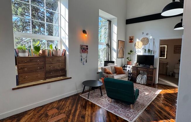 Studio, 1 bath, 400 sqft, $1,225, Unit Unit 320