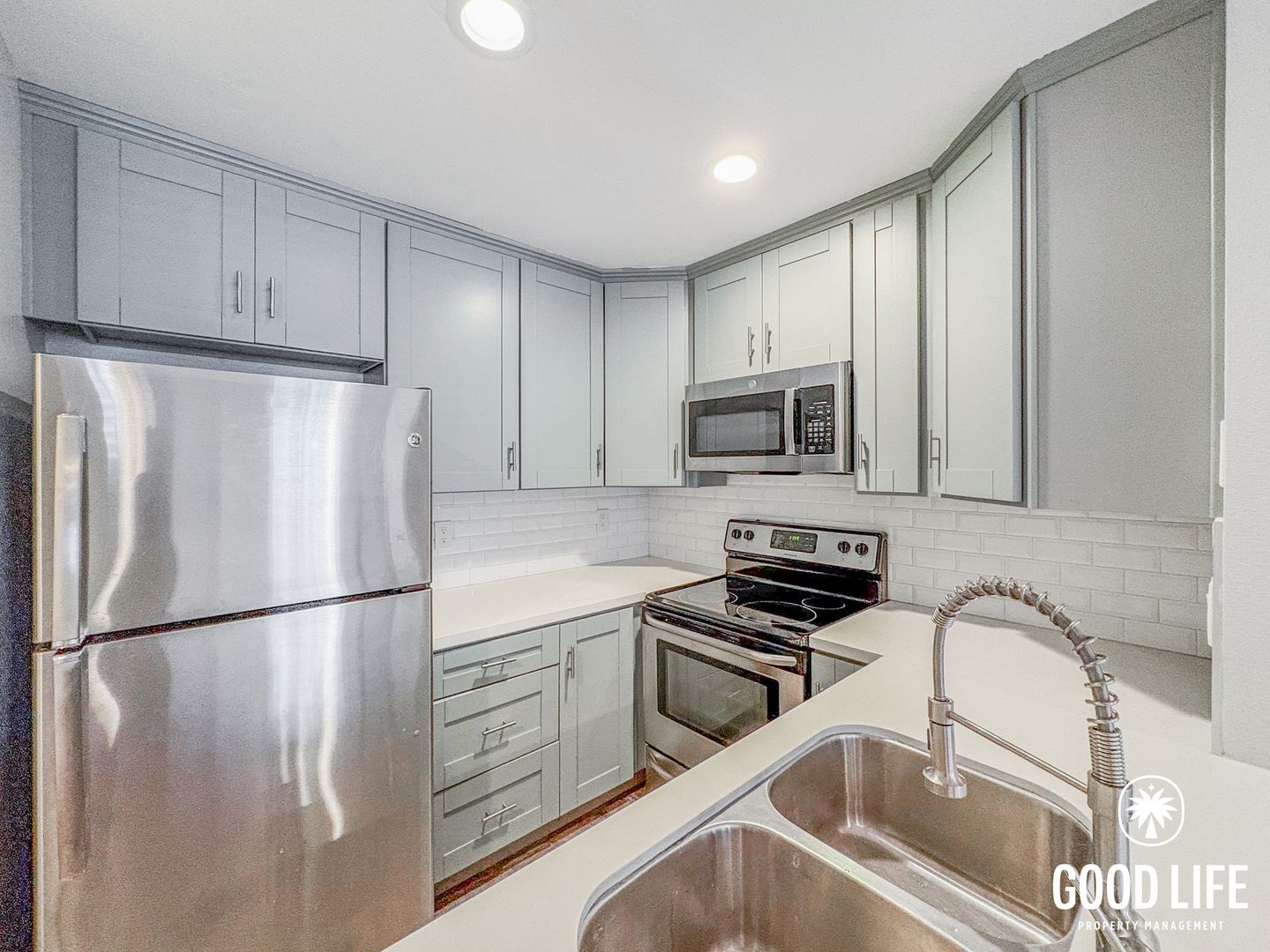 SD: 2BD/2BA Condo in UTC with Reserved Parking, Covered Balcony & In-Unit Laundry