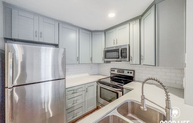 SD: 2BD/2BA Condo in UTC with Reserved Parking, Covered Balcony & In-Unit Laundry