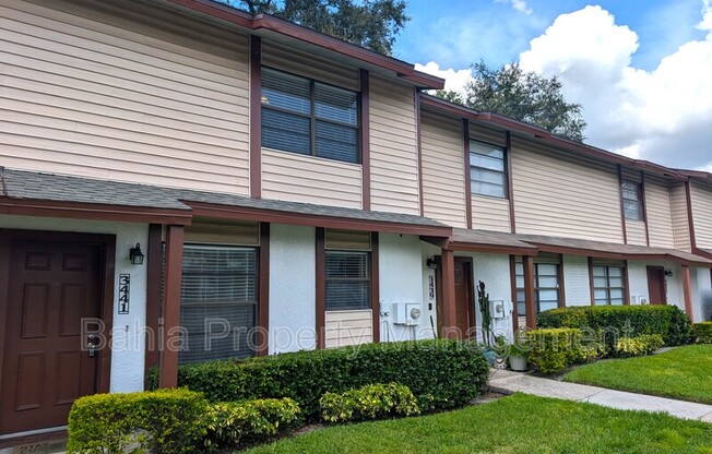 3441 OAK TRL CT