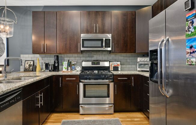 1832 W Irving Park