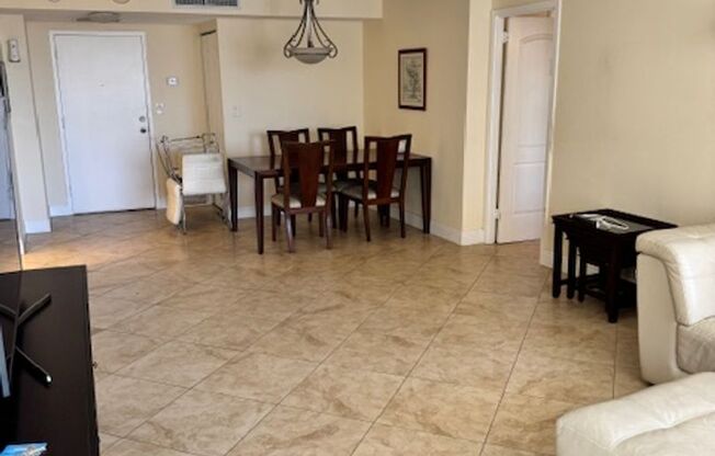 2/2 SUNNY ISLES