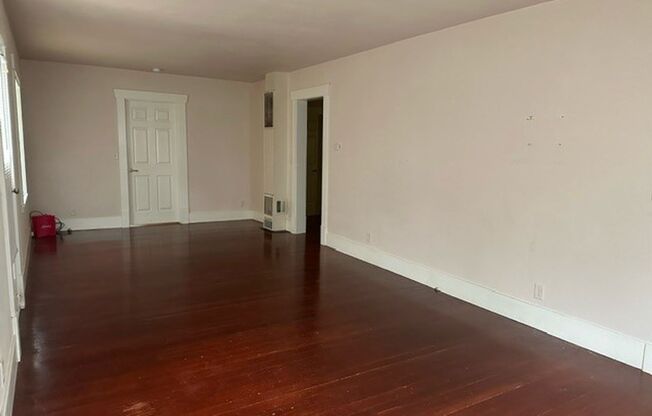 AVAILABLE NOW: 2 bdrm/1 bath House