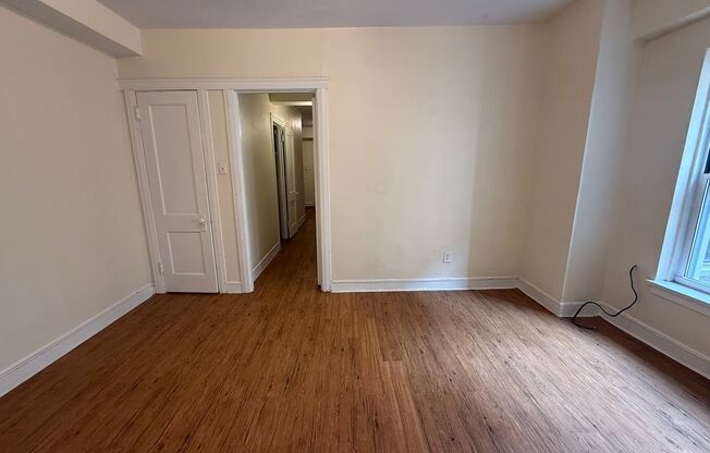 1 bed, 1 bath, 769 sqft, $1,475, Unit Old King Edward 44