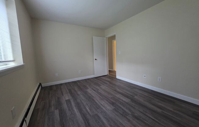 2 beds, 1 bath, $1,425, Unit 112