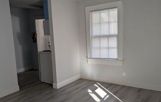 1 bed, 1 bath, $1,000, Unit R14-SAL Unit E