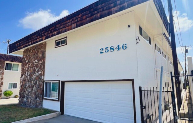 2 beds, 1 bath, 992 sqft, $2,495, Unit 8