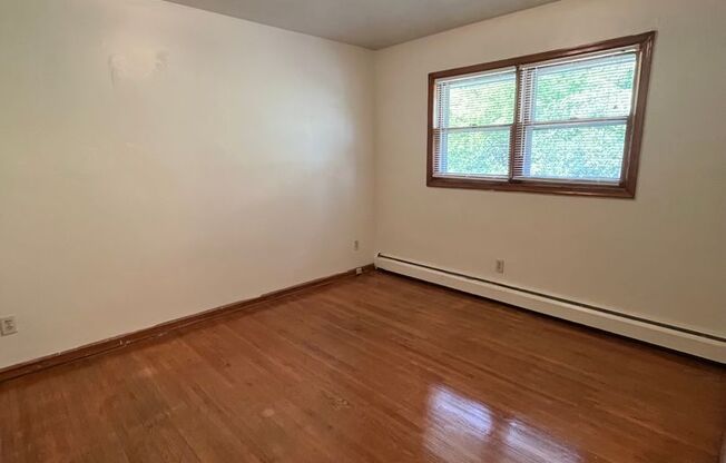 2 beds, 1.5 baths, 900 sqft, $1,440, Unit F-5