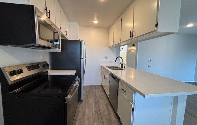 2 beds, 2 baths, 900 sqft, $2,198, Unit 224