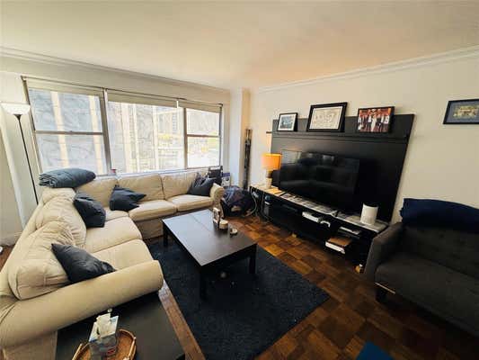 77 W 55 ST
