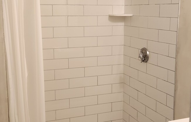 3 beds, 1 bath, $4,500, Unit 22
