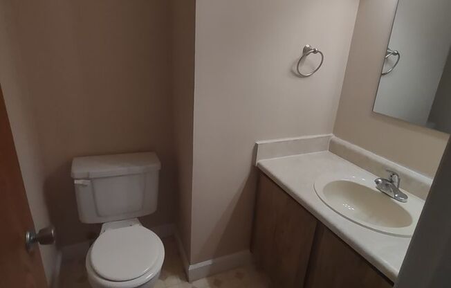 2 beds, 1.5 baths, 900 sqft, $959, Unit 3127G