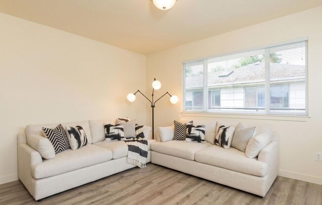 Back Nine Apartments - Located on the west slope of Queen Anne