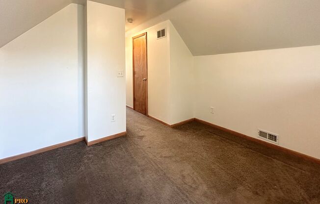 2 beds, 1 bath, 1,200 sqft, $1,595, Unit 02