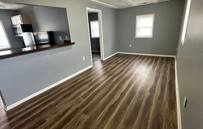833 Clarendon Avenue: Back House