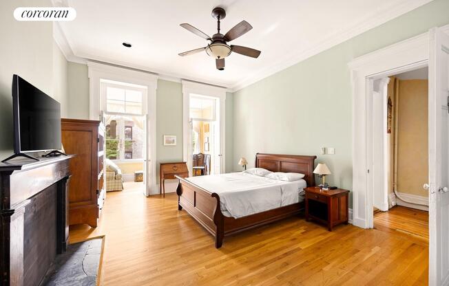 134 W 13 ST