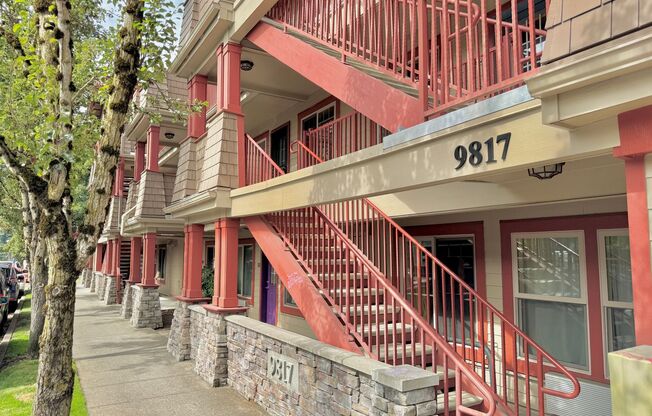 Gateway 2nd Story Condo with Laminate H/W's, A/C, Laundry In-Unit