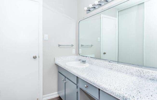 2 beds, 2 baths, 1,035 sqft, $1,369