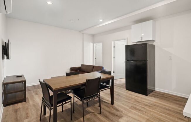 3 beds, 2 baths, 500 sqft, $1,450, Unit Unit 205