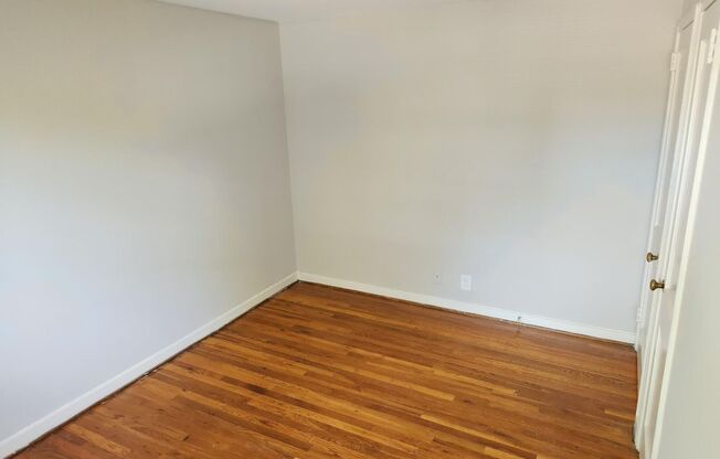 2 beds, 1 bath, 897 sqft, $2,135, Unit E-08