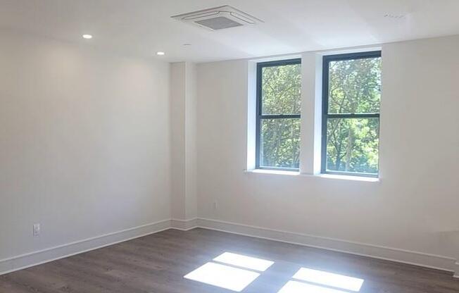 1 bed, 1 bath, $5,500, Unit 4F